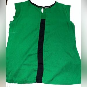 Short sleeve black and green top